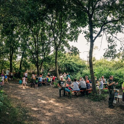 „Wildes Wissen“ begeistert rund 40 Kinder beim Ferienprogramm der ILE Schwarzach-RegenL